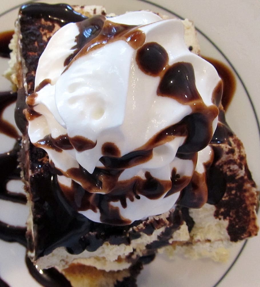 Crockpot Chocolate Pudding Cake Sundae Recipe