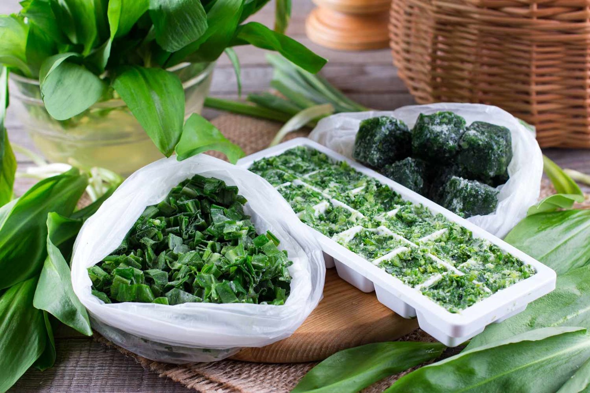 how-to-chop-and-freeze-fresh-sage