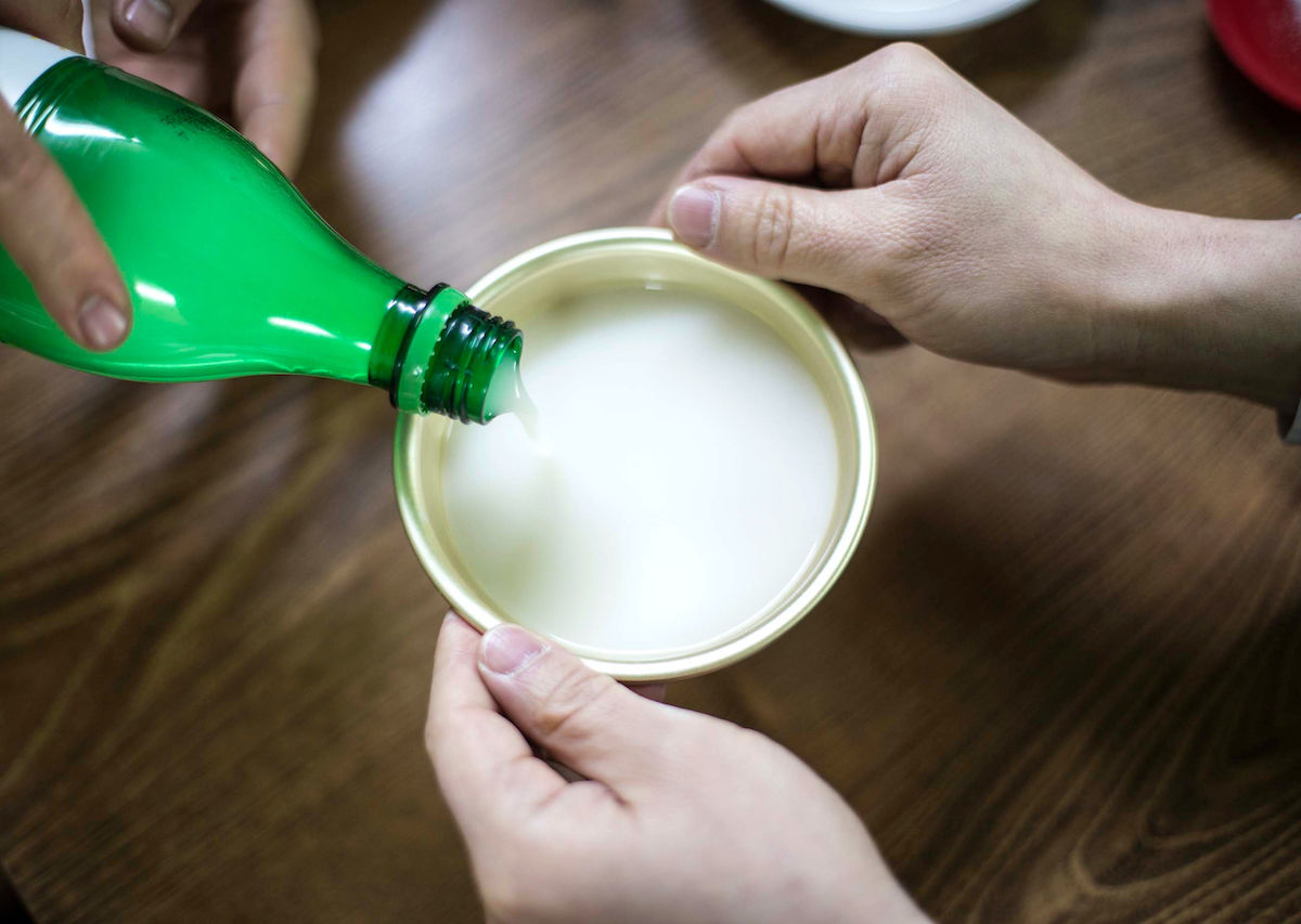 how-to-drink-korean-rice-wine